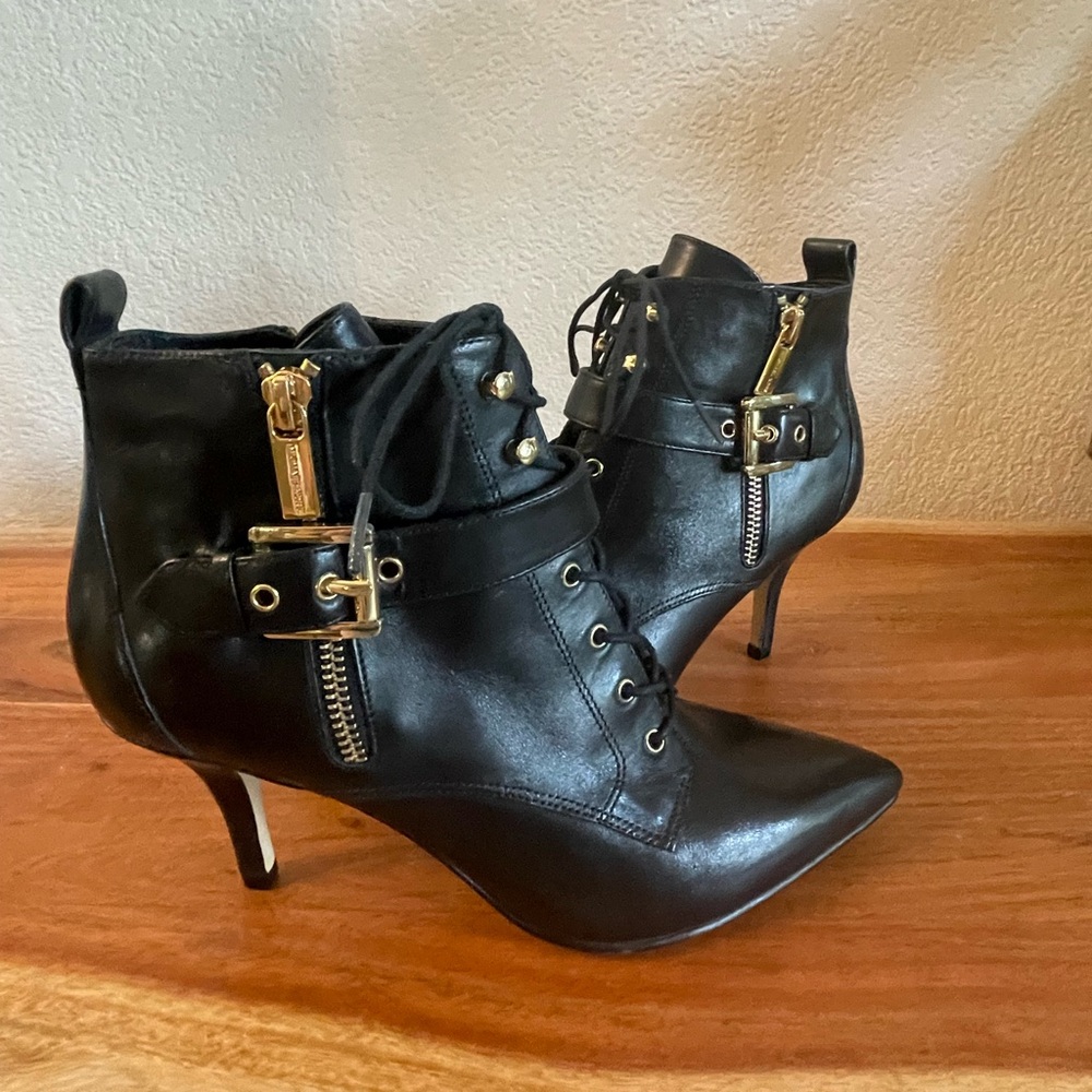 MICHAEL by Michael Kors Lace Up Rena Boot Sz 7.5